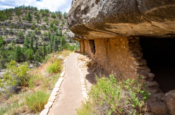 Stien forbi den forhistoriske bosætning i Walnut Canyon, Arizona
