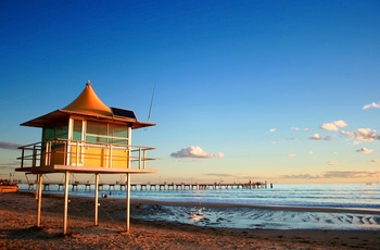 Livreddertårn og molen i bydelen Glenelg i Adelaide, South Australia