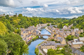 Dinan ved Rance floden i Bretagne 