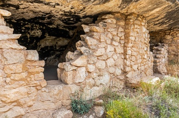 De forhistoriske bosætninger i Walnut Canyon, Arizona USA