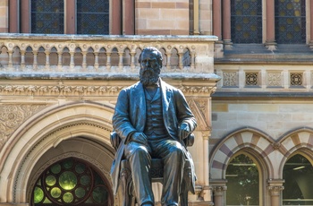 Statue af Sir Walter Higes foran Universitet of Adelaide - South Australia