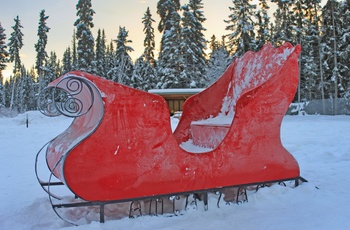 Slæde nær Julemanden Hus i byen North Pole - Alaska