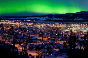 Nordlys over i Whitehorse, hovedstaden i Yukon - Alaska