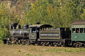Damptog gennem Fort Edmonton Park, Alberta i Canada