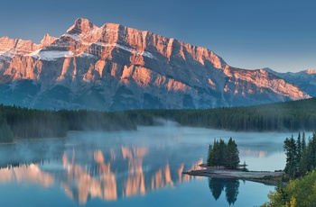 Lake Minnewanka i Banff NationalPark, Alberta i Canada