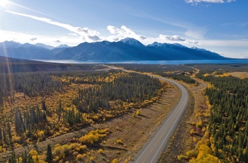 Alcan Highway ved Kluana Lake, Yukon, Canada