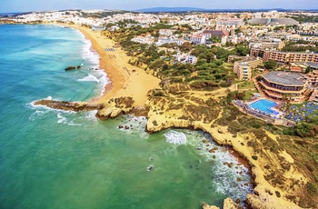Luftfoto af kystbyen Albufeira - Algarve og det sydlige Portugal