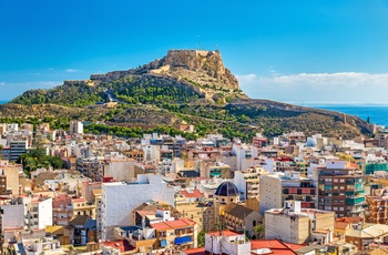 Udsigt til Castillo de Santa Barbara, Alicante i Spanien