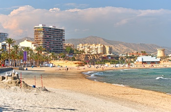 Strandbyen El Campello lige nord for Alicante