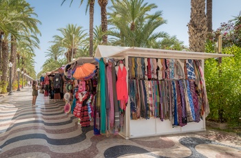 Bod på promenaden Paseo de Explanada i Alicante, Spanien