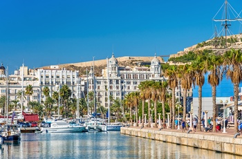 Lystbådehavn og promenaden Paseo de Explanada i Alicante, Spanien