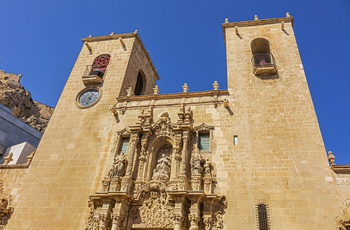 Santa Maria kirken med de 2 tårne i Alicante