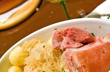 Lokal ret i Alsace - Choucroute kendt som Sauerkraut