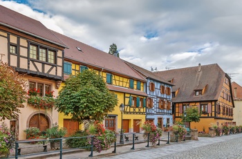 Smukke gamle huse i Ribeauville, Alsace i Frankrig