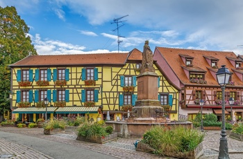 Smukke gamle huse i Ribeauville, Alsace i Frankrig