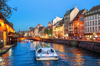 Kanalrundfart i Strasbourgh gamle bydel, Alsace i Frankrig