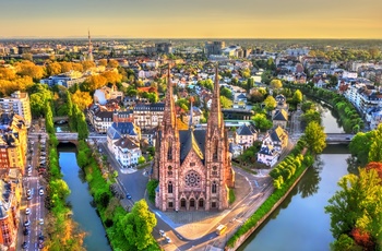 Luftfoto af Saint Poul kirken i Strasbourgh, Alsace i Frankrig