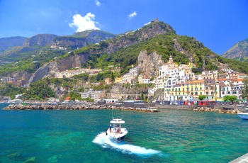 På sejltur ved Amalfi