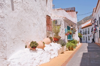Smal gade i Benalmadena Costa, Andalusien