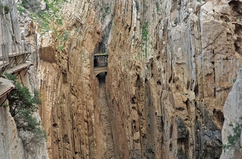 Stejle klipper langs El Caminito del Rey, Andalusien