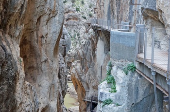 Stejle klipper langs El Caminito del Rey, Andalusien