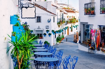 Restaurant i smal gade i Mijas - Andalusien i Spanien