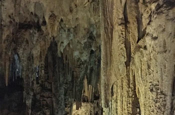 Drypstenshuler i Nerja, Andalusien