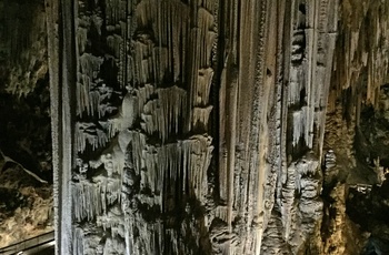 Drypstenshuler i Nerja, Andalusien