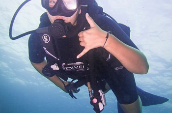 Anne-Dorthe dykker ved Great Barrier Reef i Australien