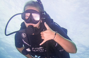 Anne-Dorthe dykker ved Great Barrier Reef i Australien