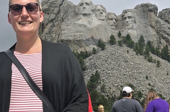 Anne-Dorthe foran Mount Rushmore - USA