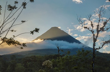 Arenal vulkanen tidlig morgen i Arenal Volcano National Park - Costa Rica