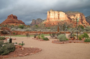 Bell Rock og Courthouse Butte i Arizona -  Photo by denise farley on Unsplash