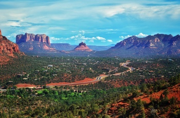 Vej gennem Sedona i Arizona -  Photo by Max Harlynking on Unsplash