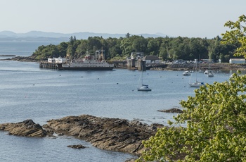 Armadale med færgen til Mallaig (udsigt fra terrassen)