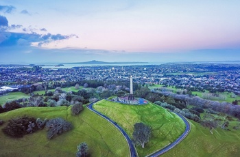 Luftforo af One Tree Hill uden for Auckland, Nordøen i New Zealand