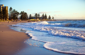 Stranden i bydelen Glenelg i Adelaide, South Australia