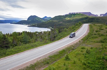 Autocamper gennem Gros Morne National Park, Newfoundland - Canada
