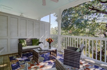 Azalia Inn and Villas, Balcony