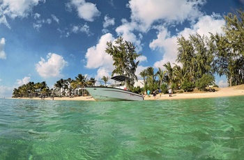 Balaclava Public Beach i Mauritius - Foto: Kasturi Laxmi Mohit Unsplash