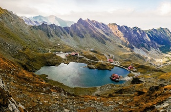 Balea-søen - gletsjersø i Fagaras-bjergene i Transsylvanien - Rumænien