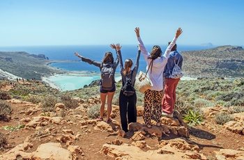 Familie kigger ud over Balos-lagunen, Kreta - Grækenland