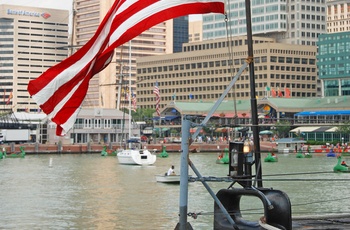 Ubåden USS Torsk i Baltimores Inner Harbor - Maryland i USA