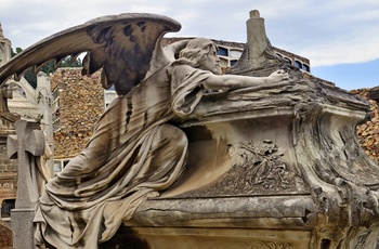 Imponerende gravplads i Poblenou Cemetery, Barcelona