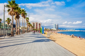 Strandpromenaden langs Barceloneta Beach, Barcelona