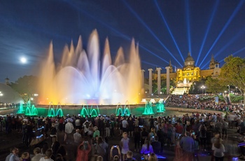 Lysshow foran Museu Nacional d´Art de Catalunya i Barcelona