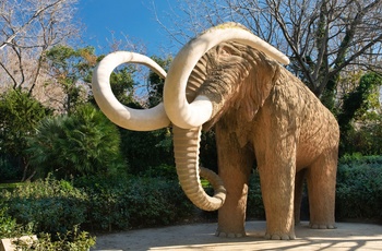 Kæmpe mammut i Parc de la Ciutadella parken i Barcelona