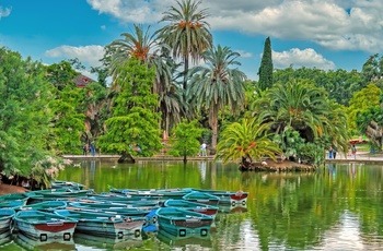 Lej en robåd og sejl en lille tur i Parc de la Ciutadella