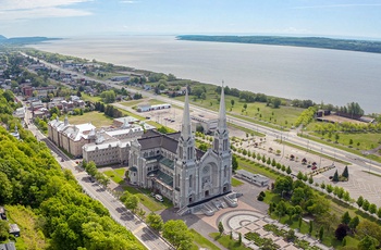 Basilikaen Sainte Anne de Beaupré og Saint Lawewnce-floden – Quebec-provinsen, Canada