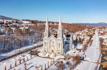 Basilikaen Sainte Anne de Beaupré om vinteren – Quebec-provinsen, Canada